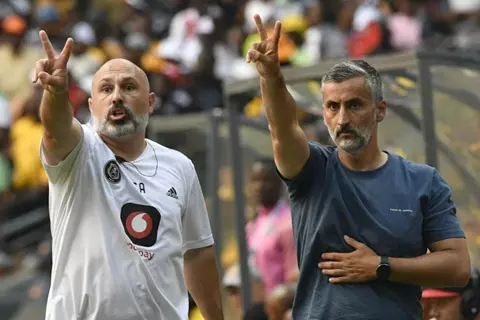 3 مساعدين.. تعرف على الجهاز الفني المعاون لـ خوسيه ريفيرو مدرب الأهلي المحتمل